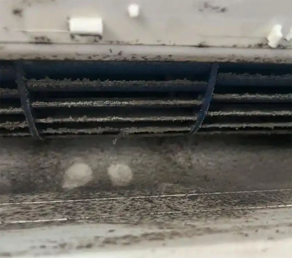 宝安空调吹的风有股烧焦味是怎么回事